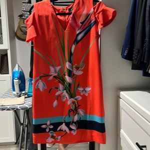 Ted Baker pretty dress, NWOT,size 3 (fits M-L),cold shoulder sleeves. Gorgeous.
